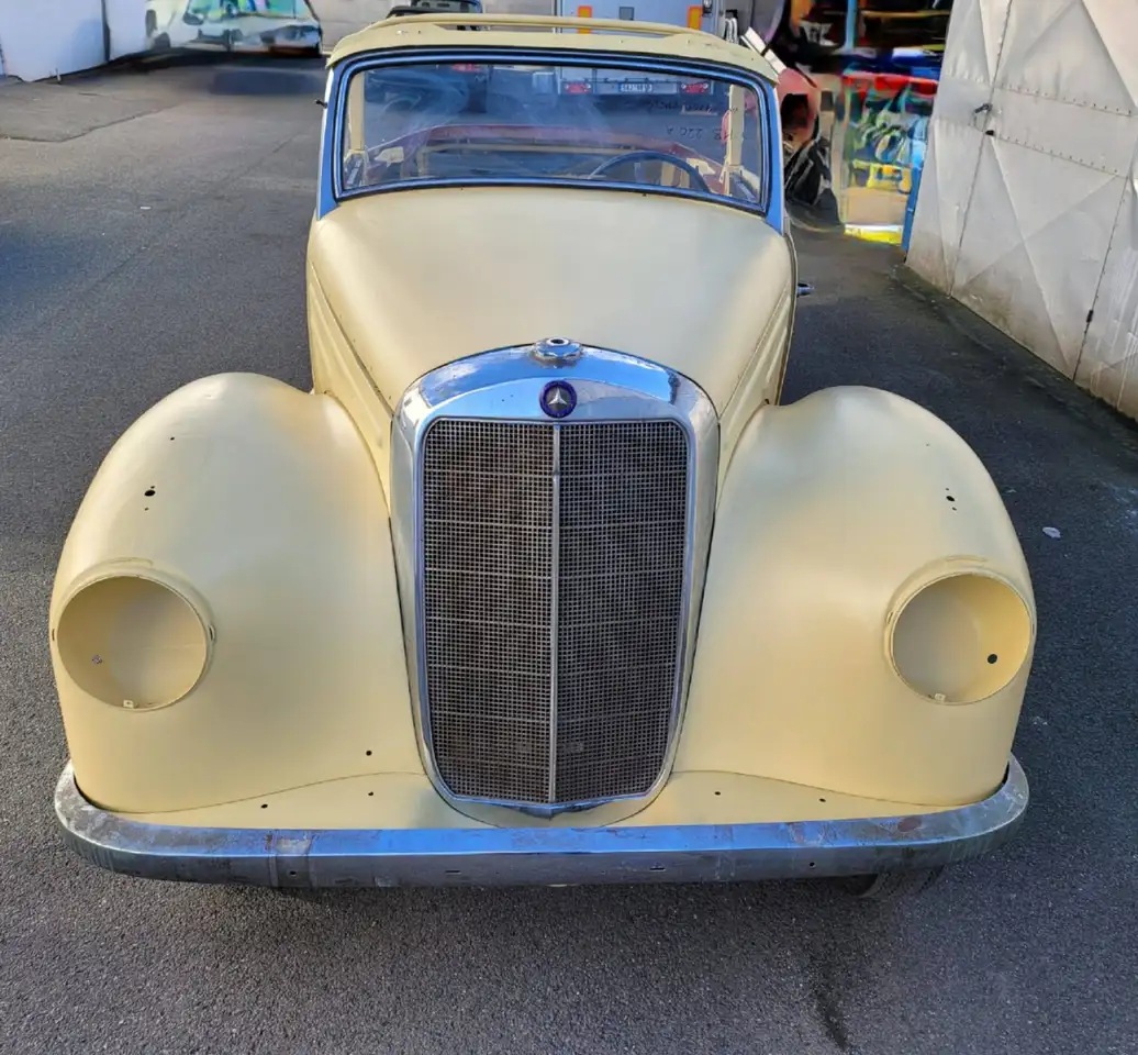 Mercedes-Benz 220 A Cabrio W187, foto 2