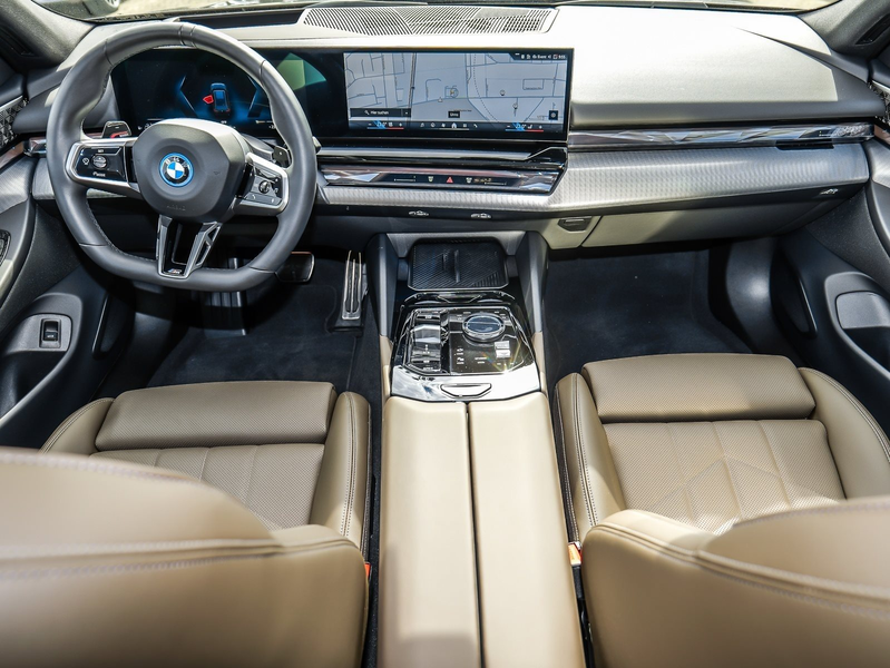 BMW 550 e xDrive Touring M Sport HuD+Pano+AHK+Bowers&Wilki — photo 3