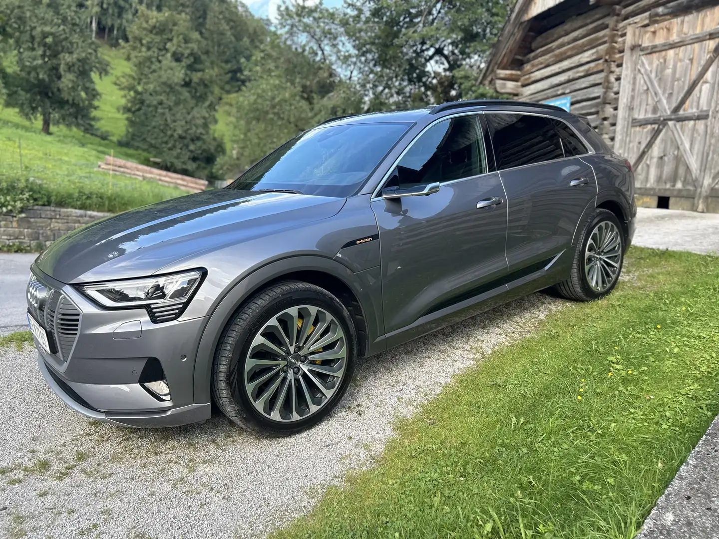 Audi e-tron 55 quattro S-line Voll Ausstattung Grau - 1