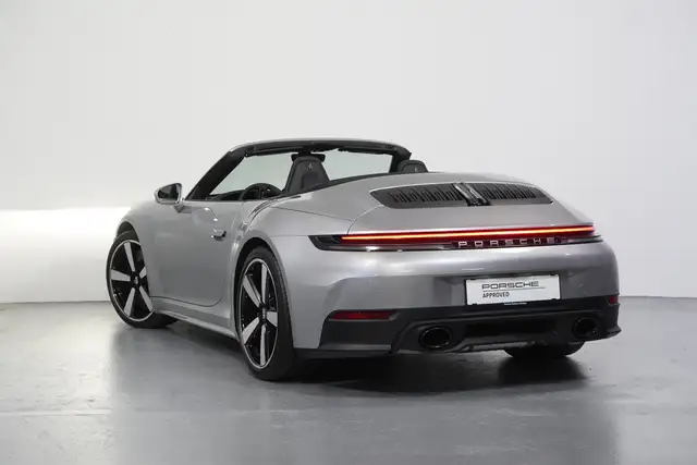 Porsche 911 view 8