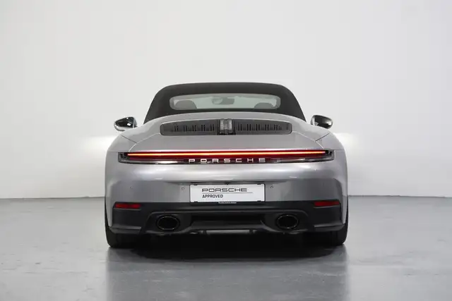 Porsche 911 view 5
