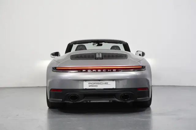 Porsche 911 view 9