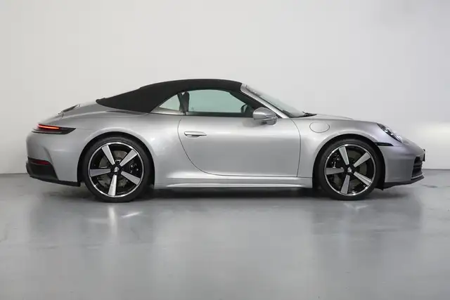 Porsche 911 view 2