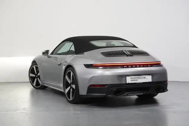 Porsche 911 view 3