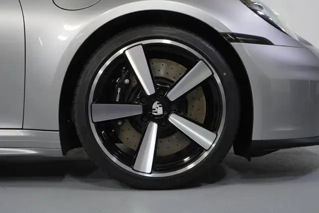 Porsche 911 view 15