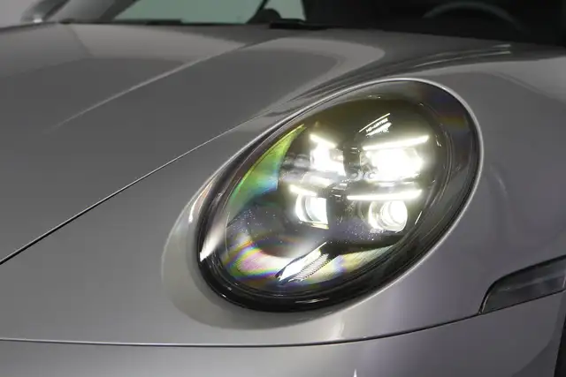 Porsche 911 view 10