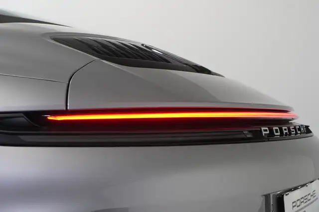 Porsche 911 view 11