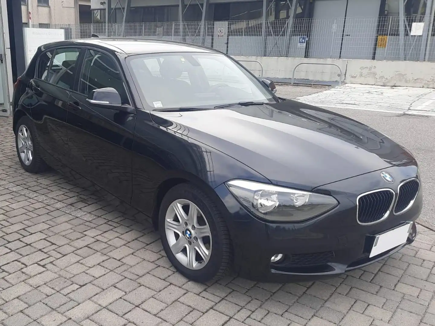 BMW 118 Td 5p Unique NEOPATENTATI Zwart - 1