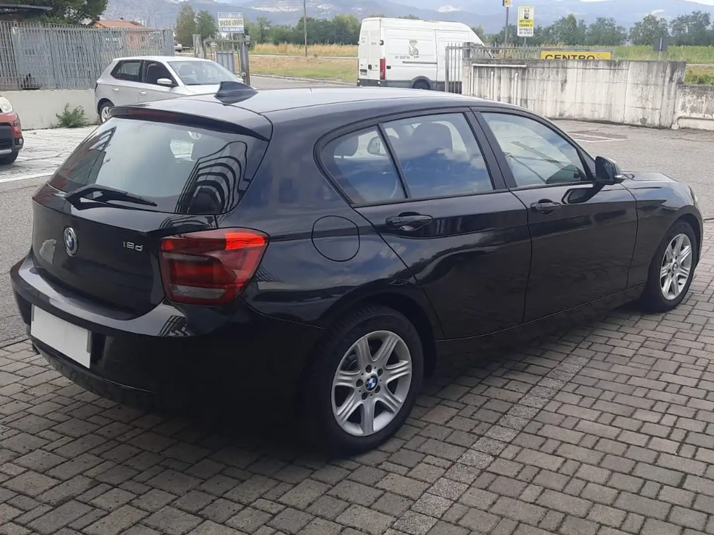 BMW 118 Td 5p Unique NEOPATENTATI Zwart - 2