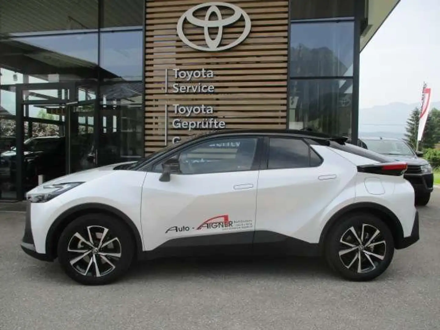 Toyota C-HR 2,0 l Active Drive PlugIn 4x2 Weiß - 2