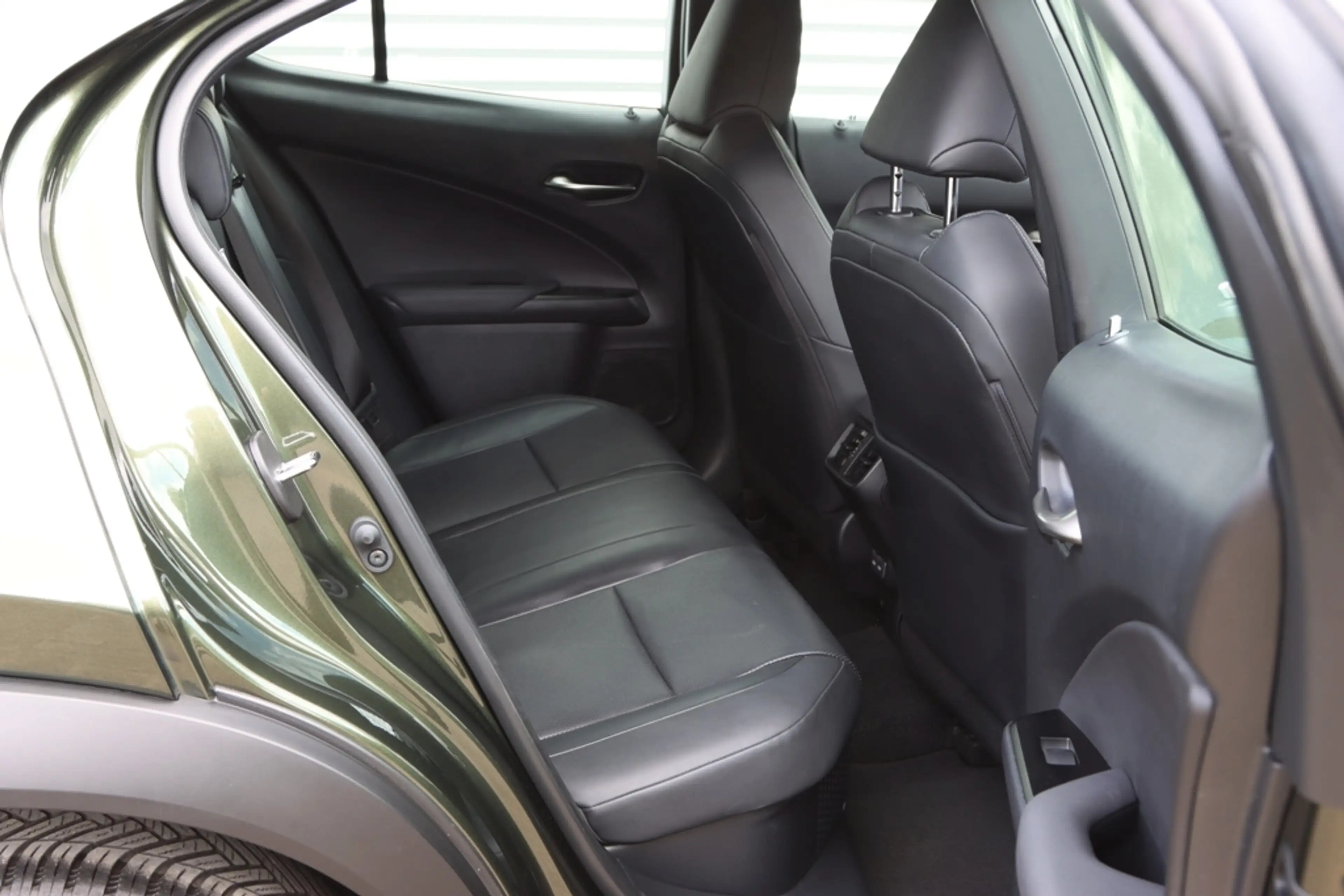 Lexus UX 250h Luxury Line Leer — photo 17