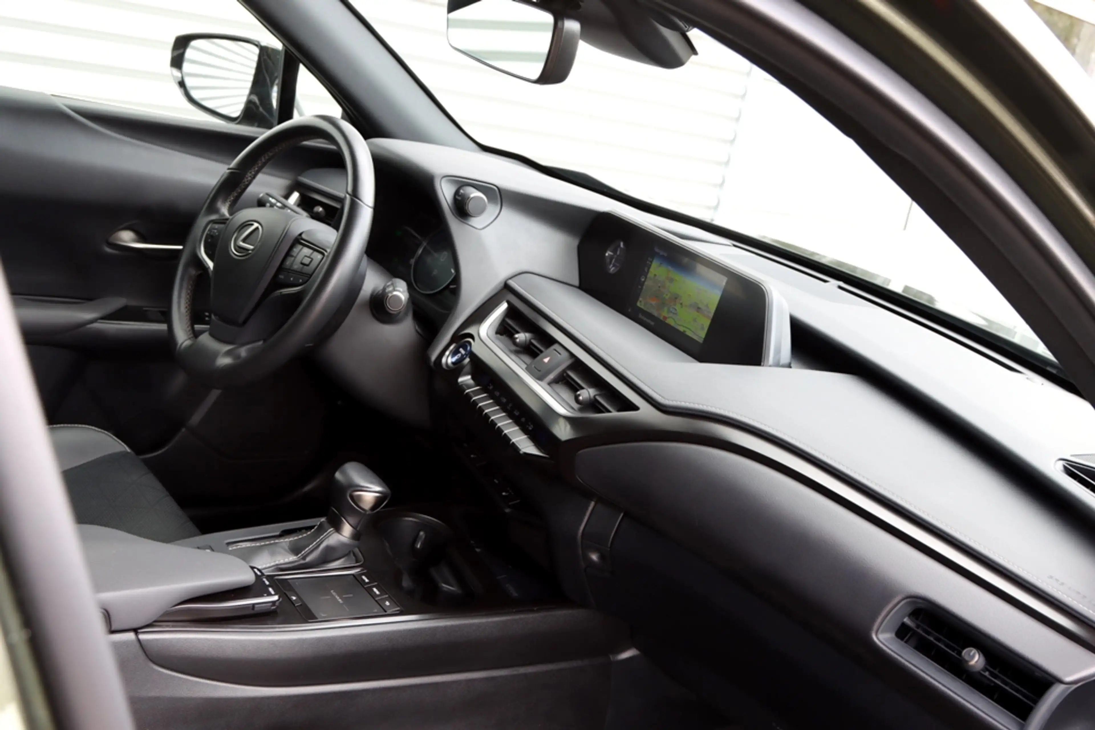 Lexus UX 250h Luxury Line Leer — photo 13