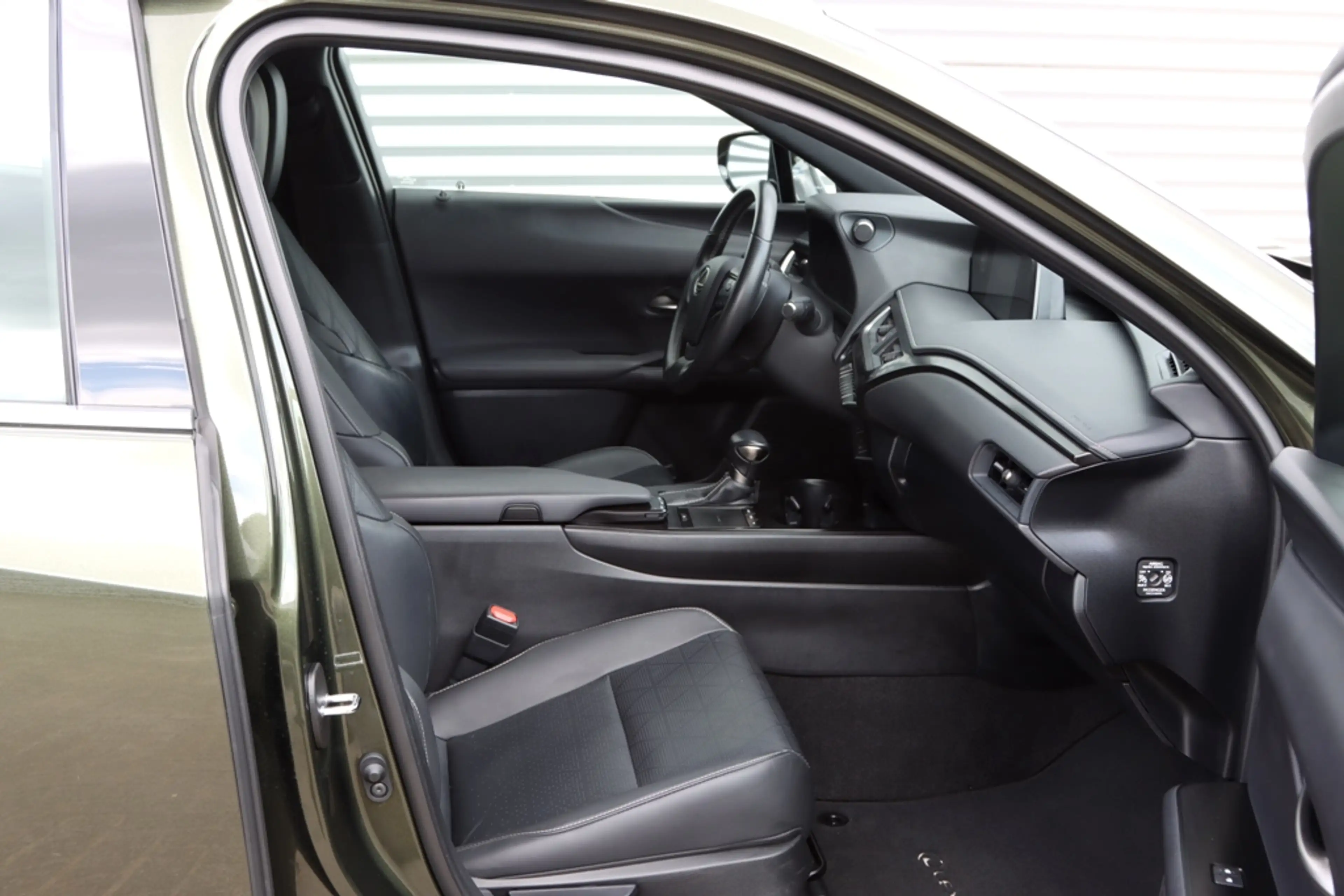 Lexus UX 250h Luxury Line Leer — photo 4