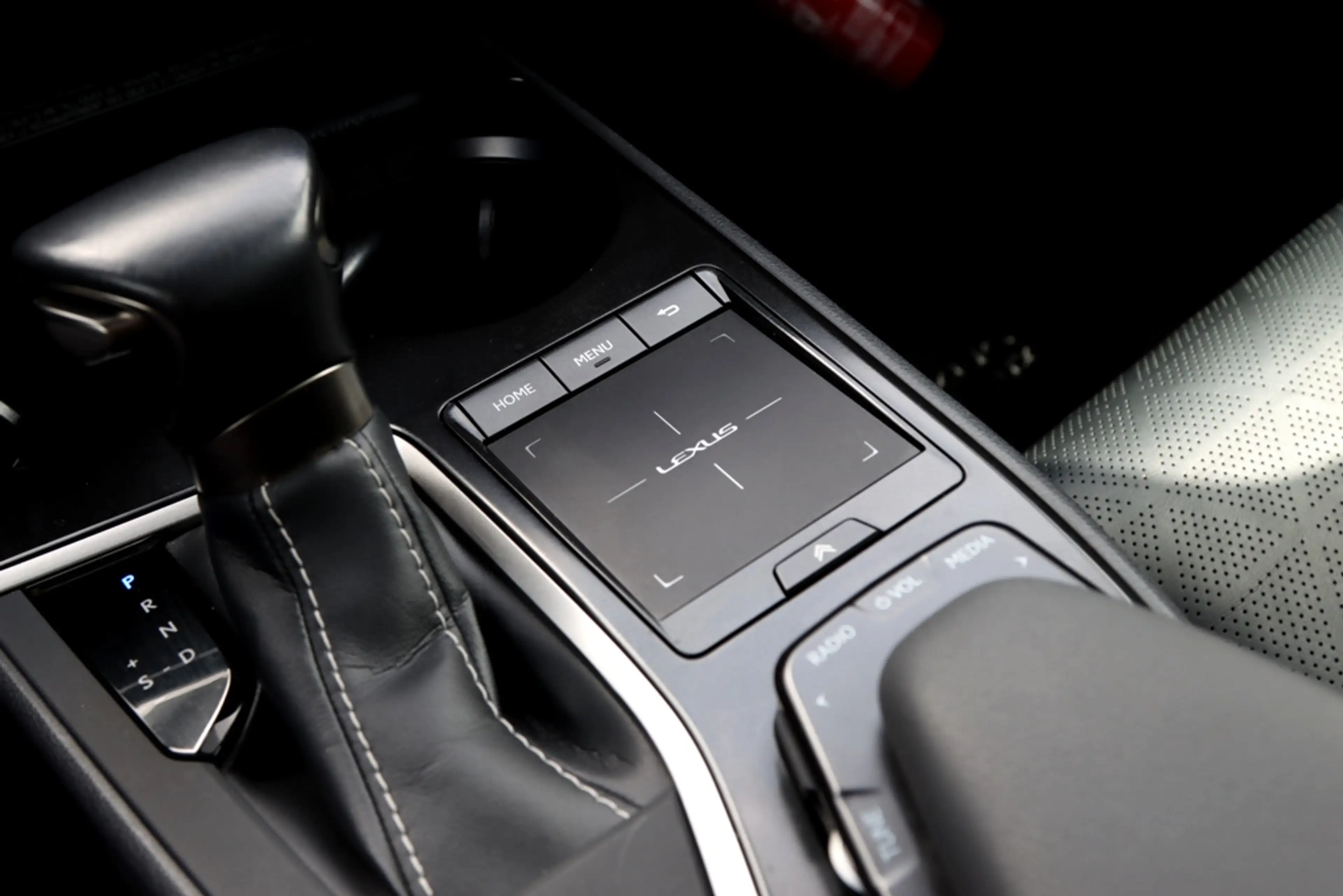 Lexus UX 250h Luxury Line Leer — photo 19