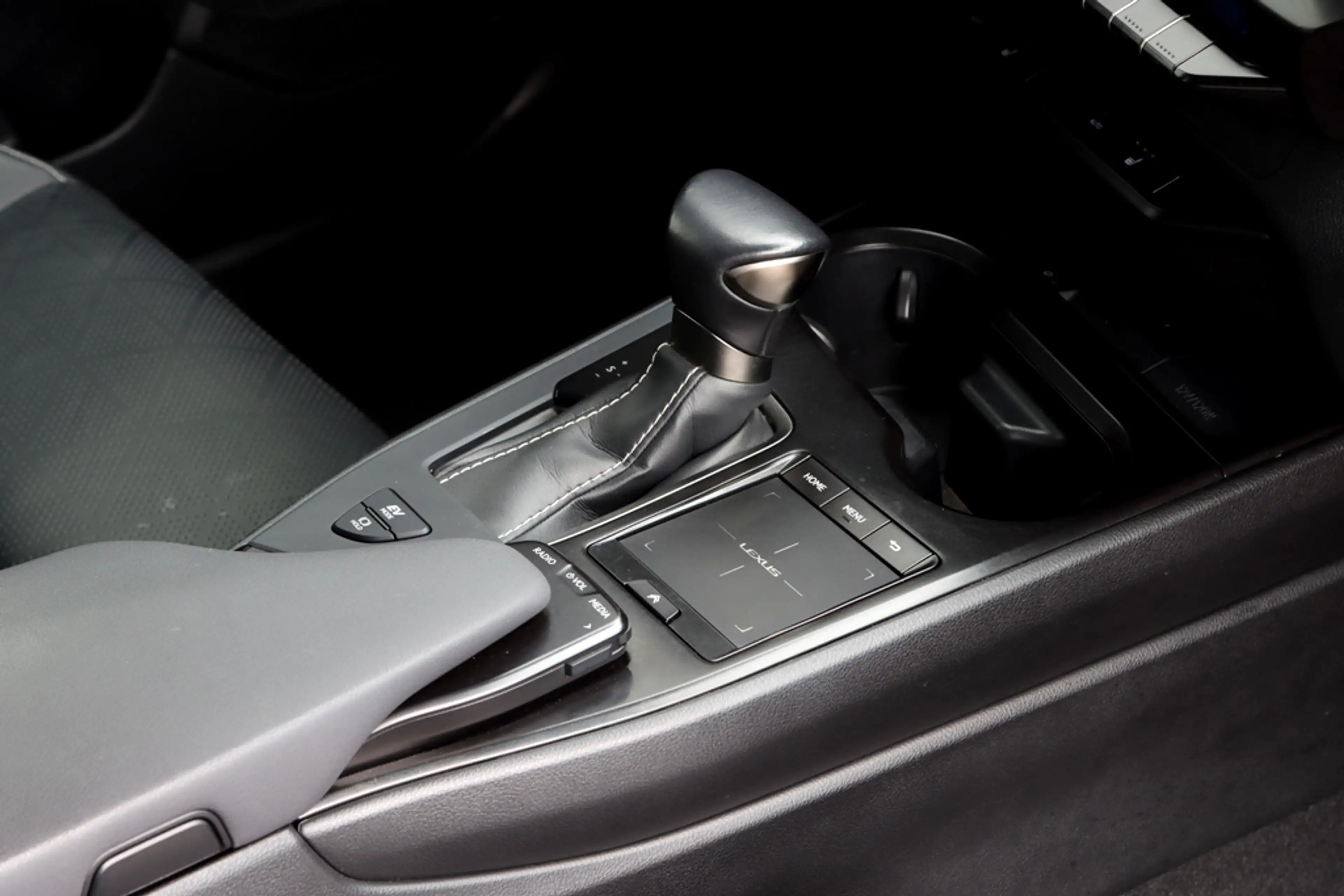 Lexus UX 250h Luxury Line Leer — photo 18