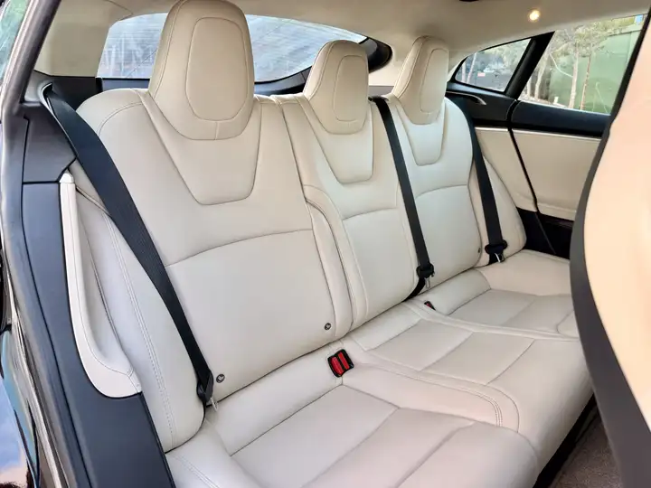 Tesla Model S 2018, foto 19