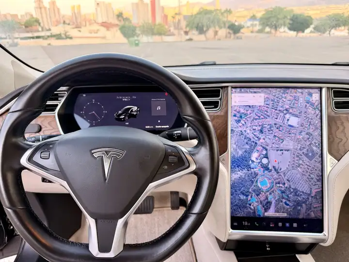 Tesla Model S 2018, foto 3