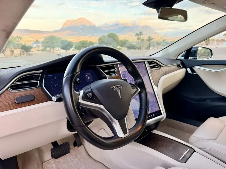 Tesla Model S 2018, foto 13