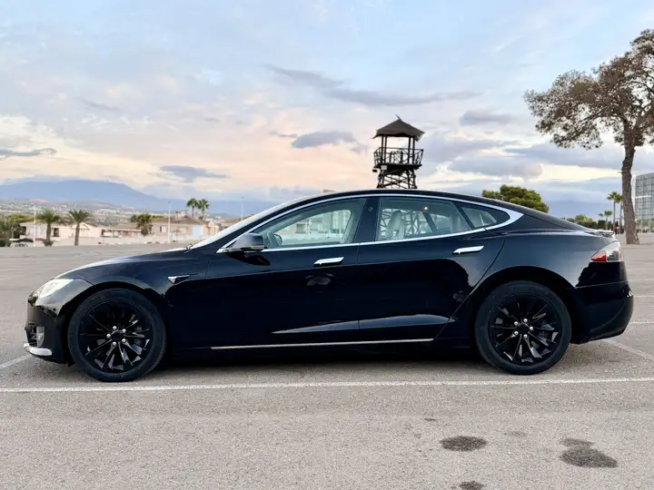Tesla Model S 2018, foto 6