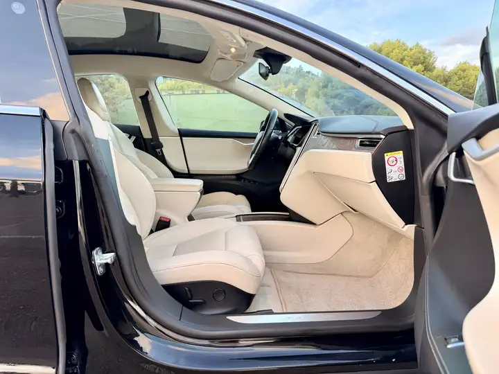 Tesla Model S 2018, foto 14
