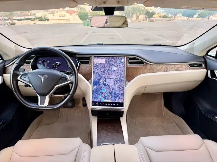 Tesla Model S 2018, foto 16