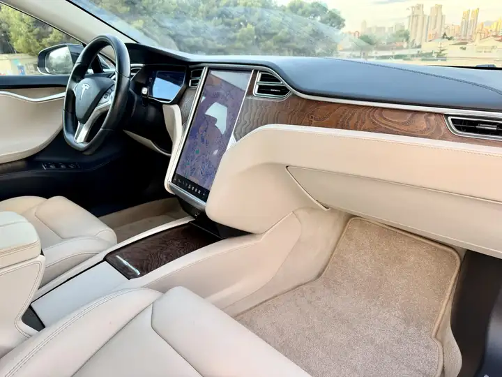 Tesla Model S 2018, foto 2