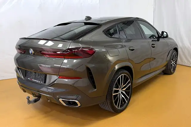 BMW X6 view 4