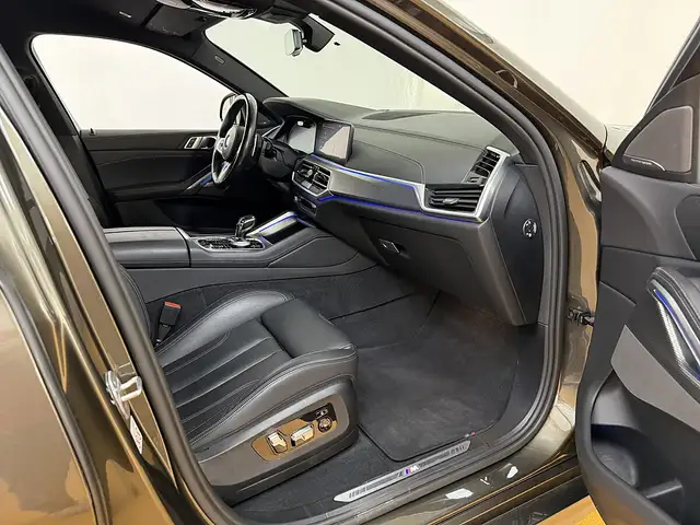 BMW X6 view 9