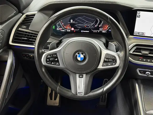BMW X6 view 11