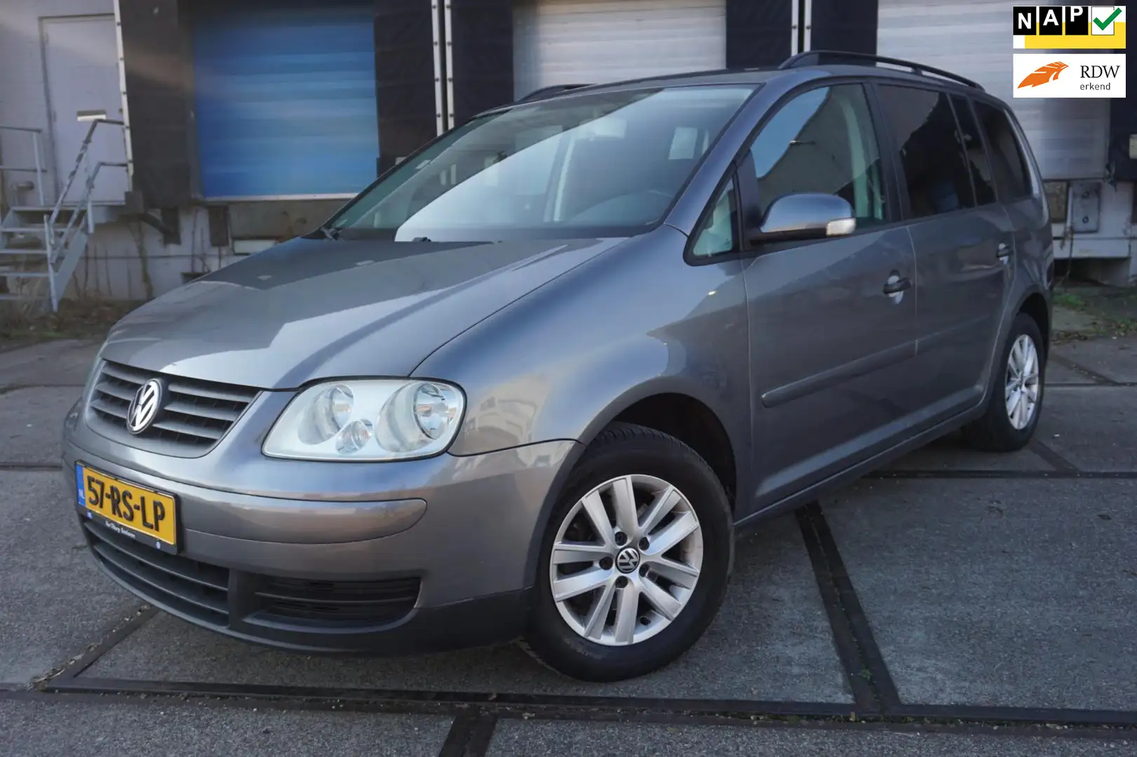 Volkswagen Touran 1.6 Business Grijs - 1