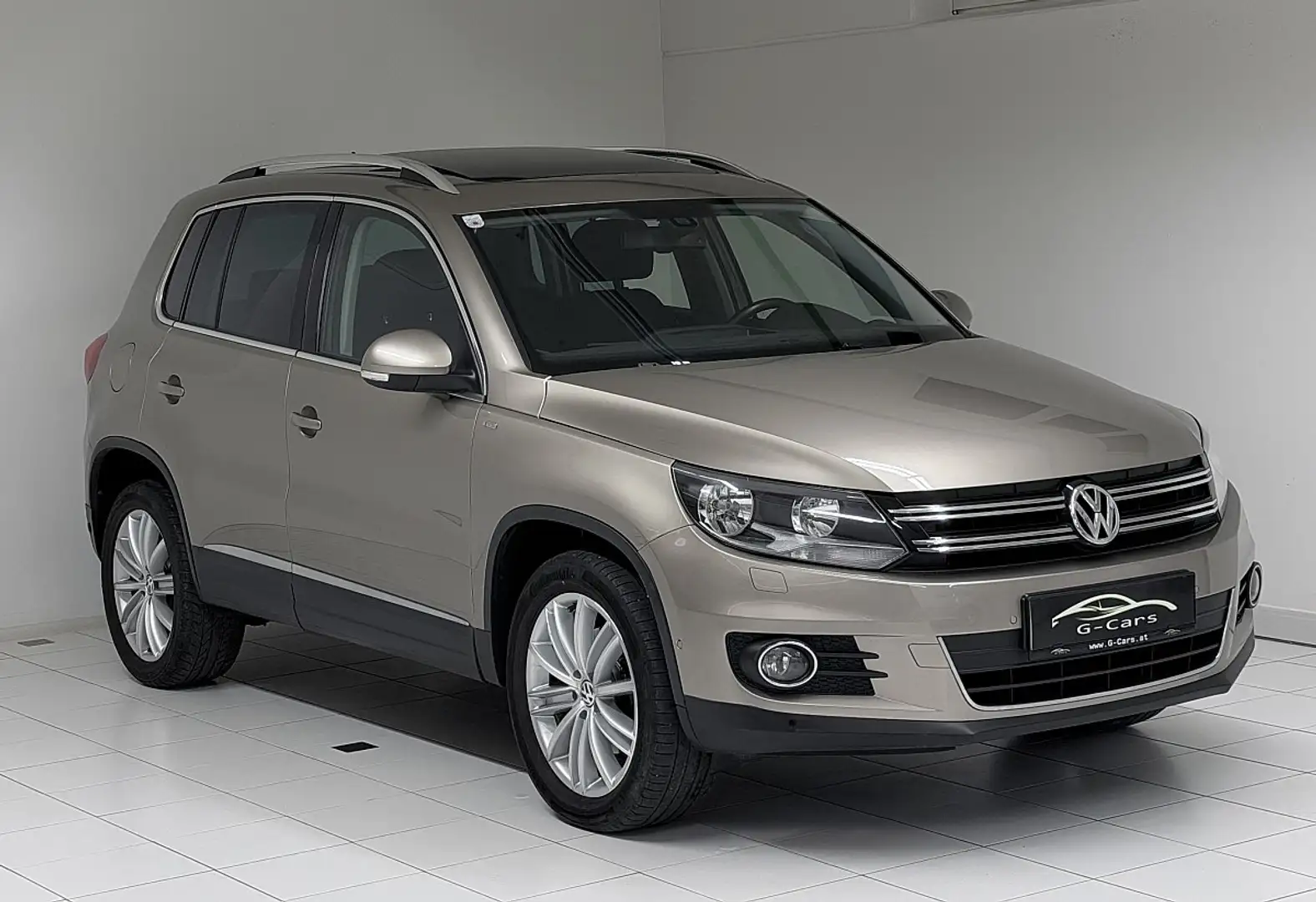 Volkswagen Tiguan 2,0 TDI BMT 4Motion Cup*AHK*PANO*NAVI*SHZ* Beige - 1