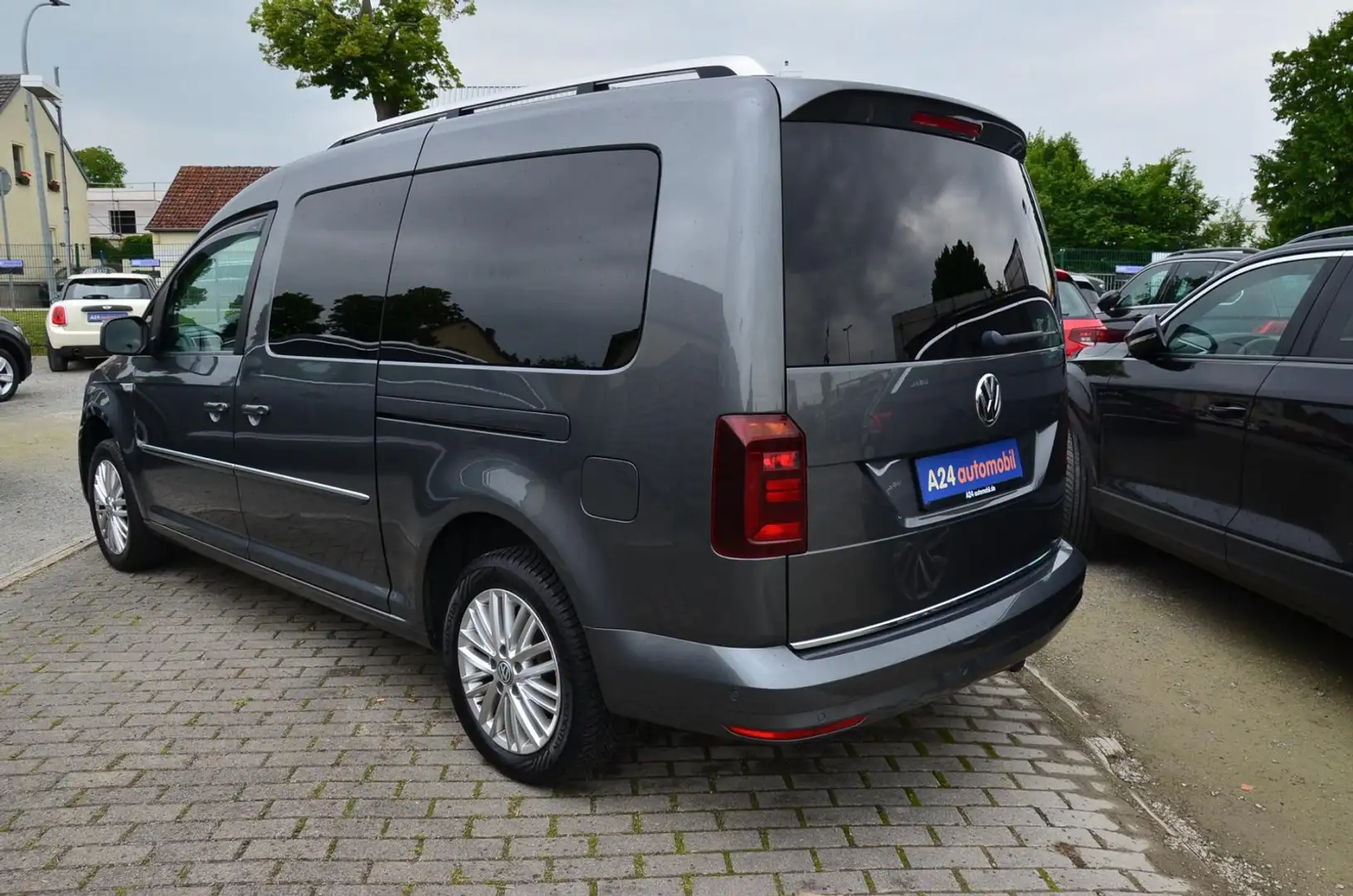 Volkswagen Caddy Maxi 1.4 TSI BMT Highline Standheizung AHK Xenon N Grau - 2