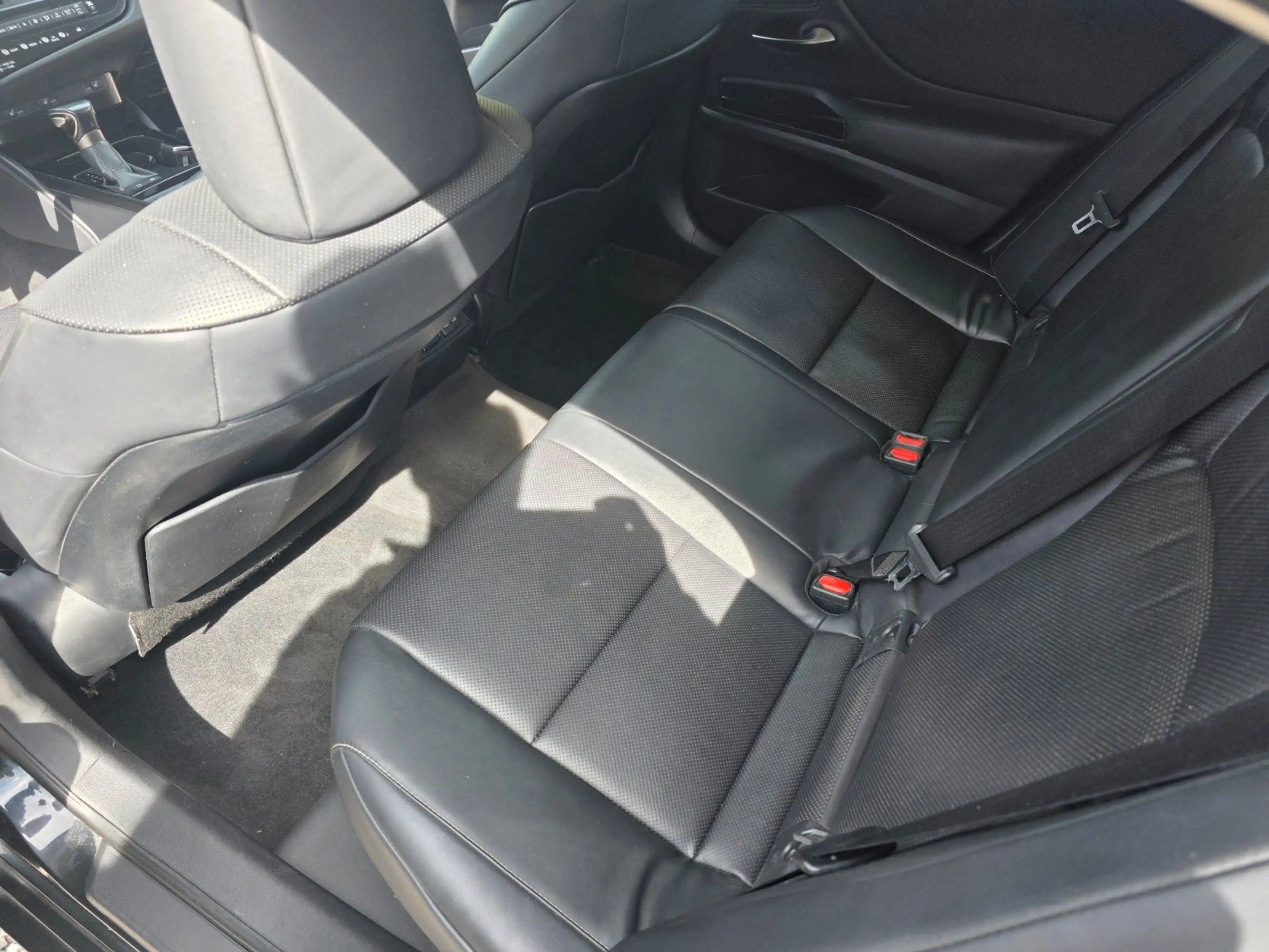 Lexus ES 300 H — photo 15