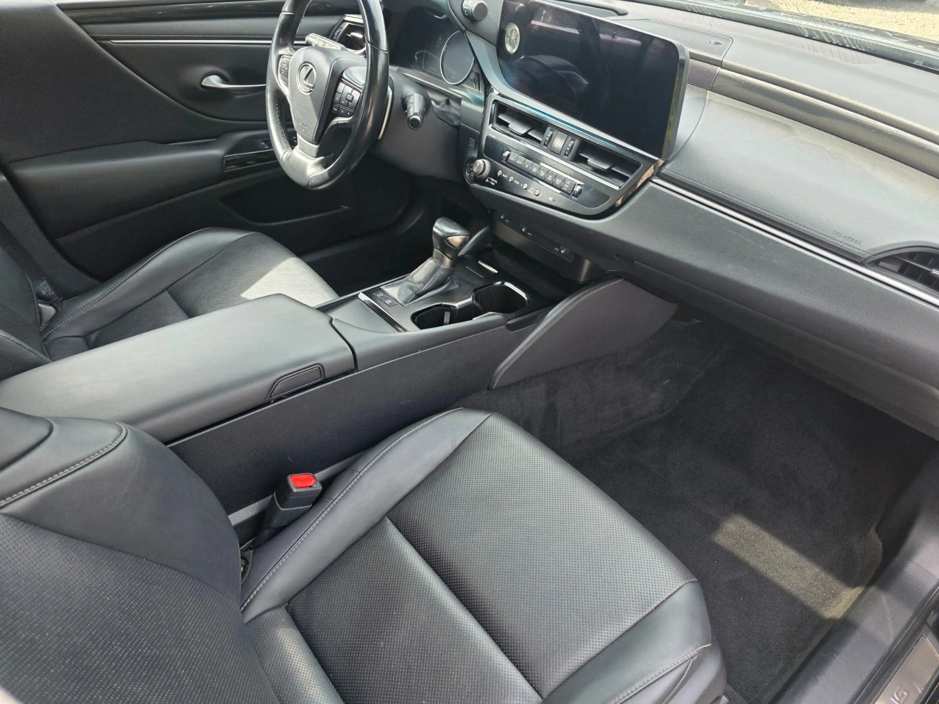 Lexus ES 300 H — photo 11