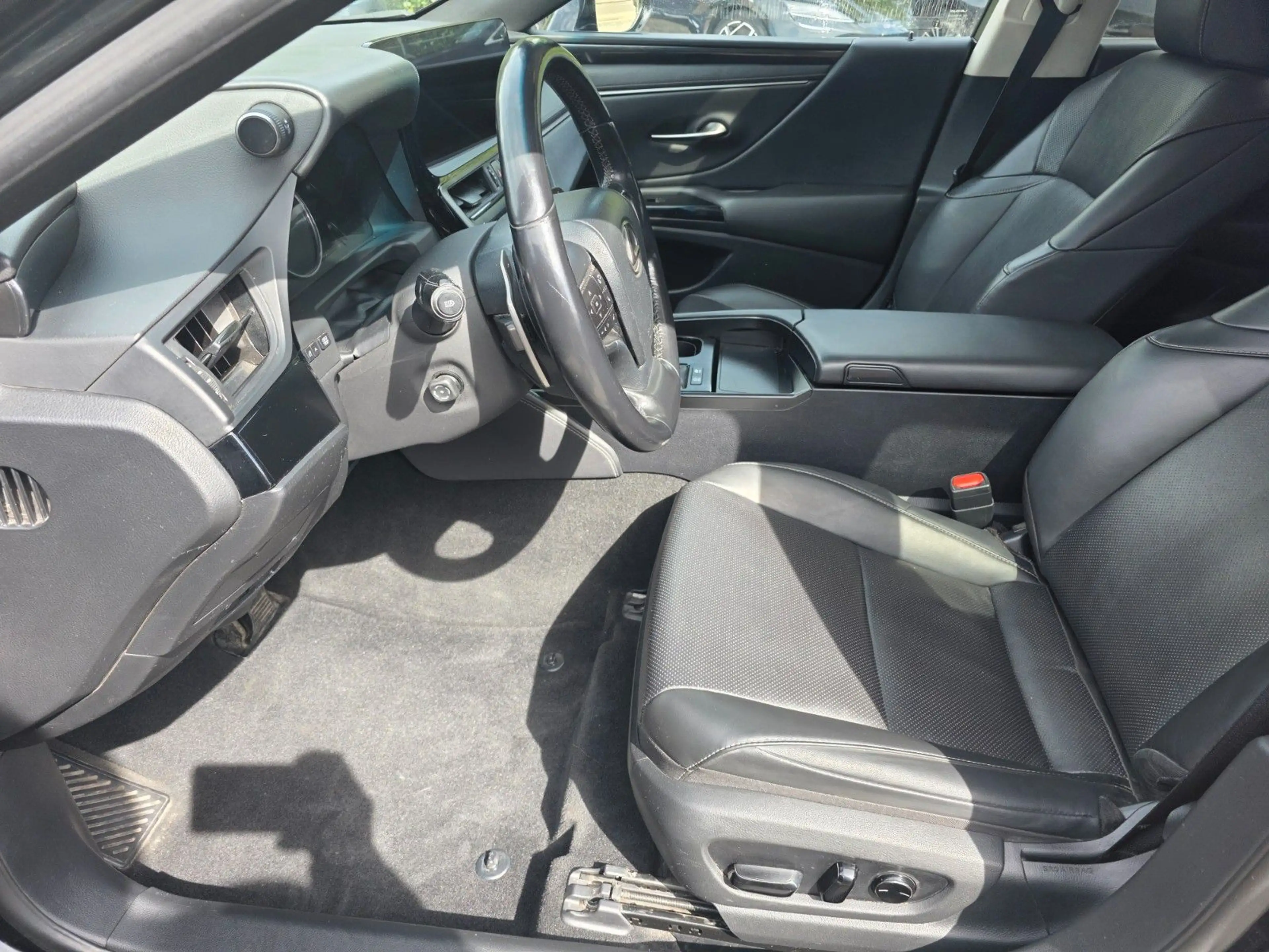 Lexus ES 300 H — photo 13