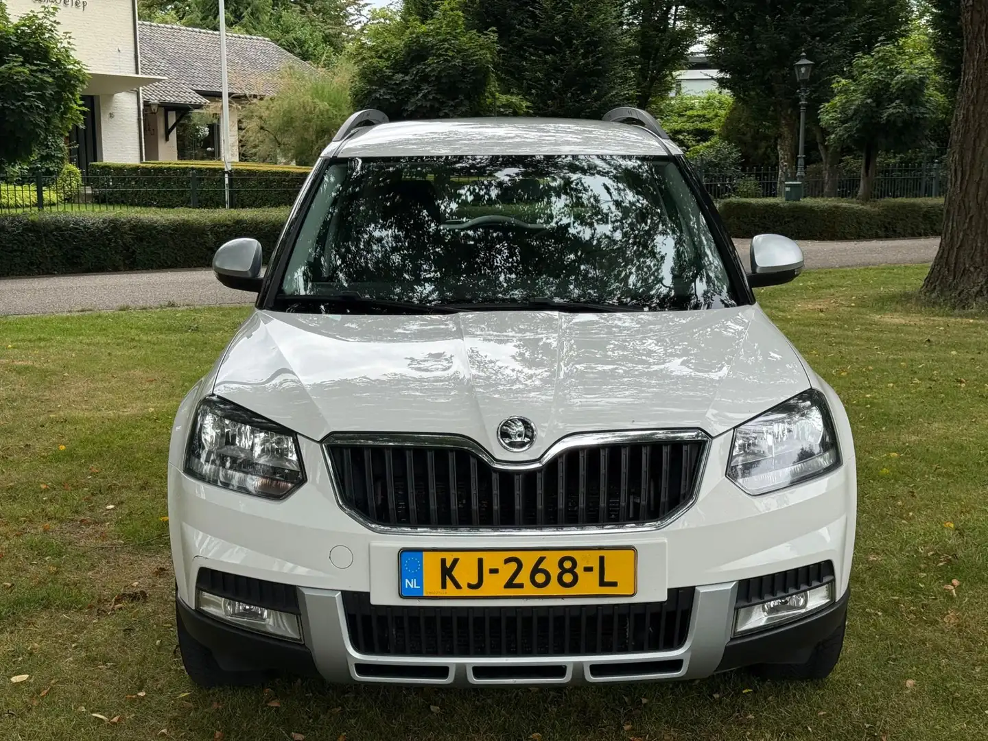 Skoda Yeti 1.2 TSI Greentech Active incl APK 2026 Wit - 2