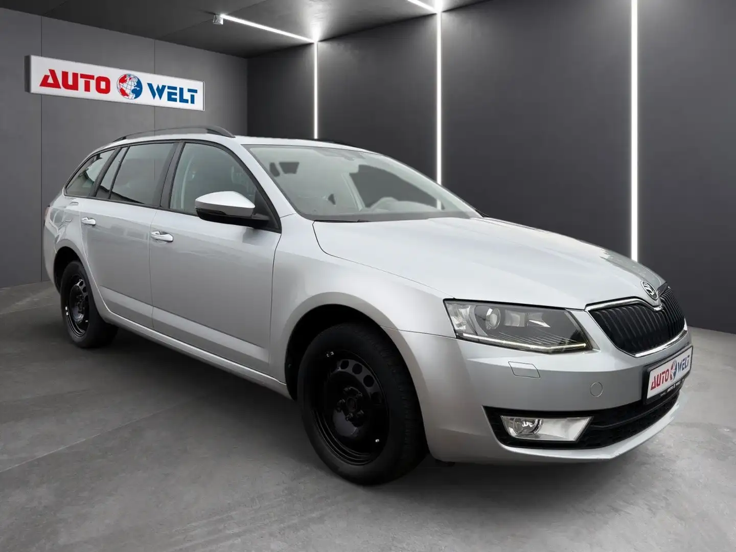 Skoda Octavia Kombi 2.0TDI 4x4 Xenon Navi Leder Pano Silber - 2
