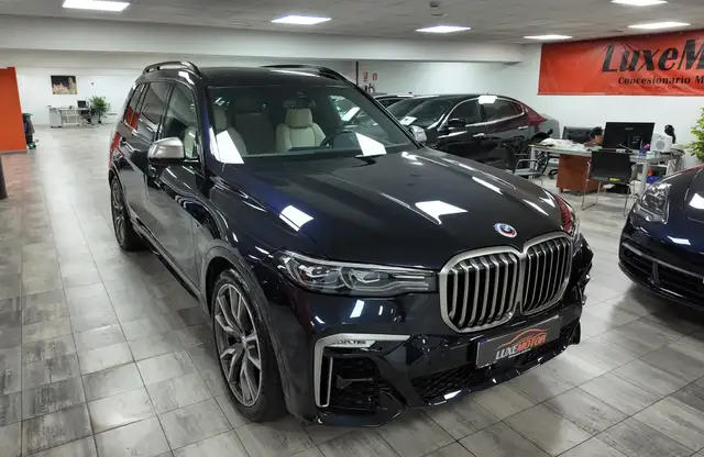 BMW X7 view 8
