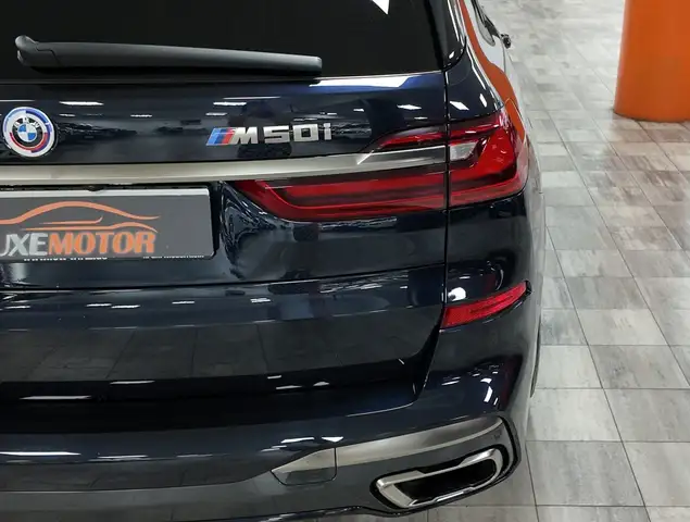 BMW X7 view 12