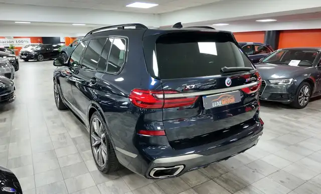 BMW X7 view 4