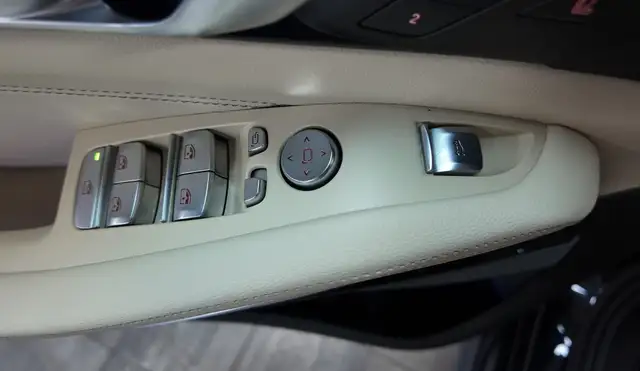 BMW X7 view 15