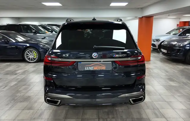BMW X7 view 5