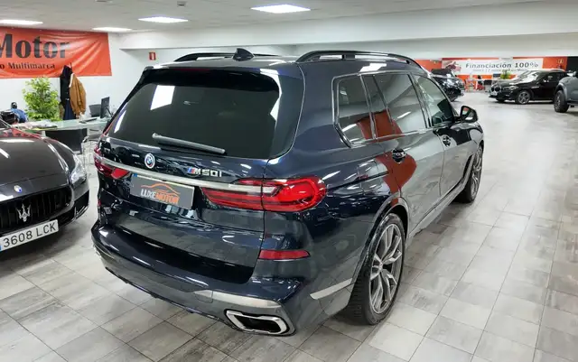 BMW X7 view 6