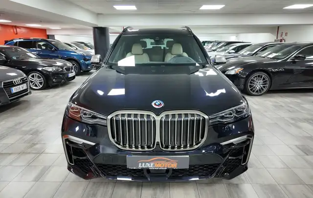 BMW X7 view 2