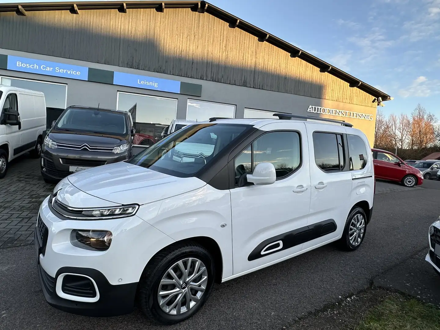 Citroen Berlingo 1.2 Pure Tech 110 M Shine NAVI KAMERA Weiß - 2