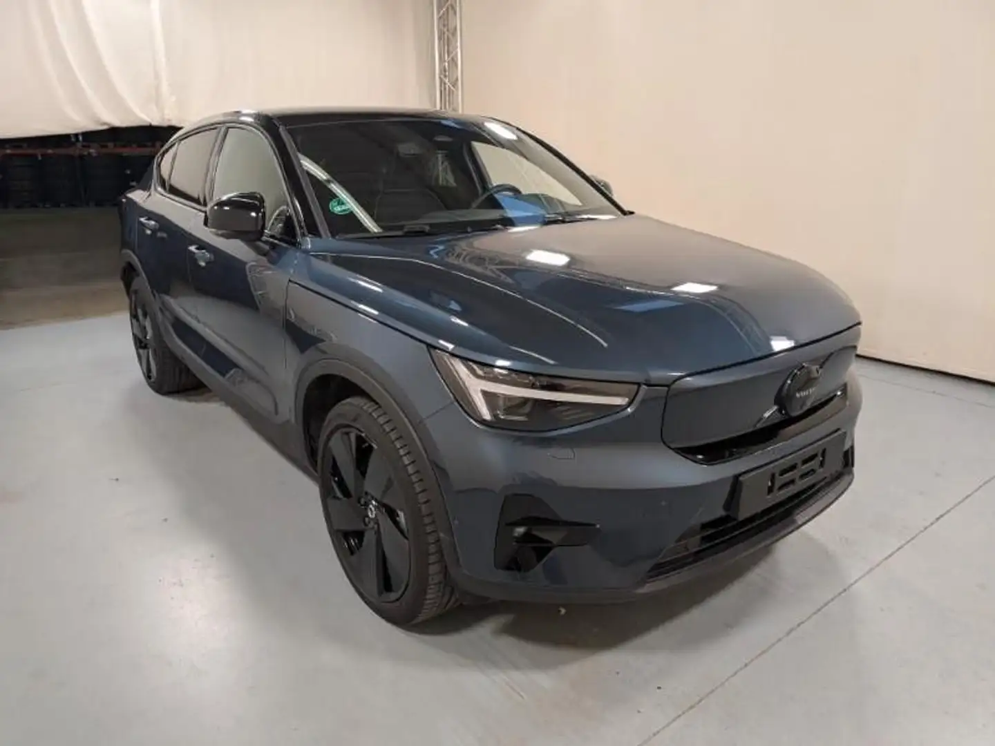 Volvo EC40 Twin Perform. AWD Ultra Black Edit. Aut/AHK Blau - 2