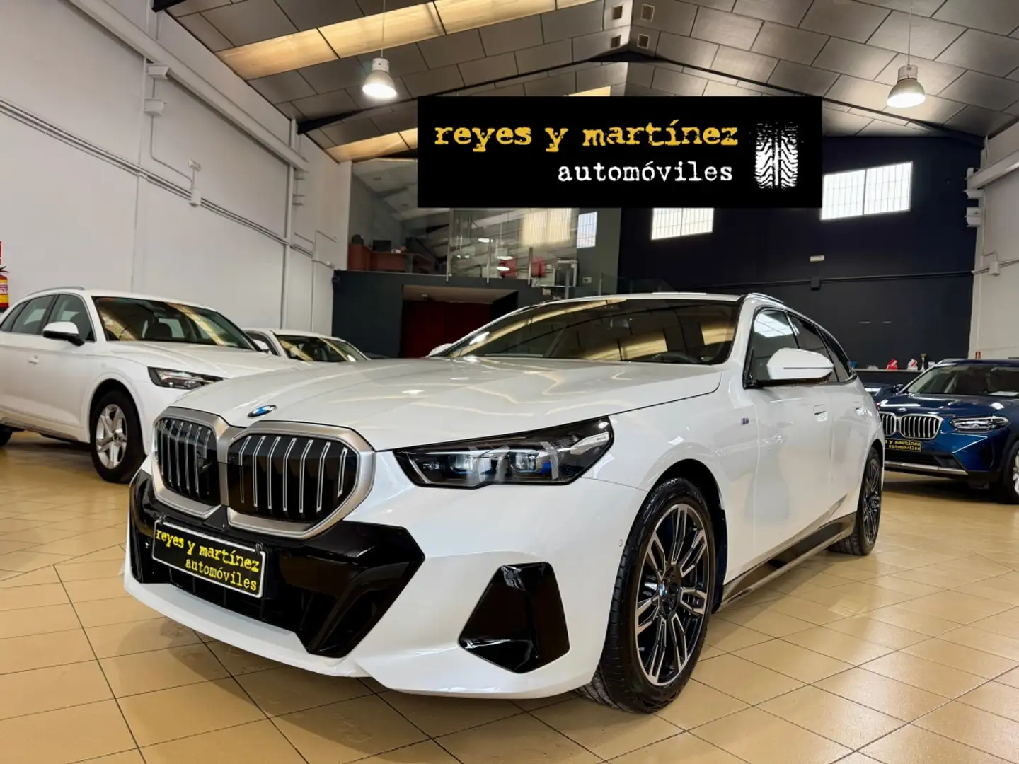BMW 520 520dA Touring M Sport Blanc - 1