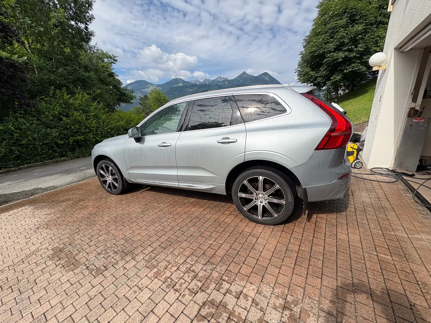 Volvo XC60 XC60 Inscripton Luftfeder Akustikfenster Standheiz Silber - 1