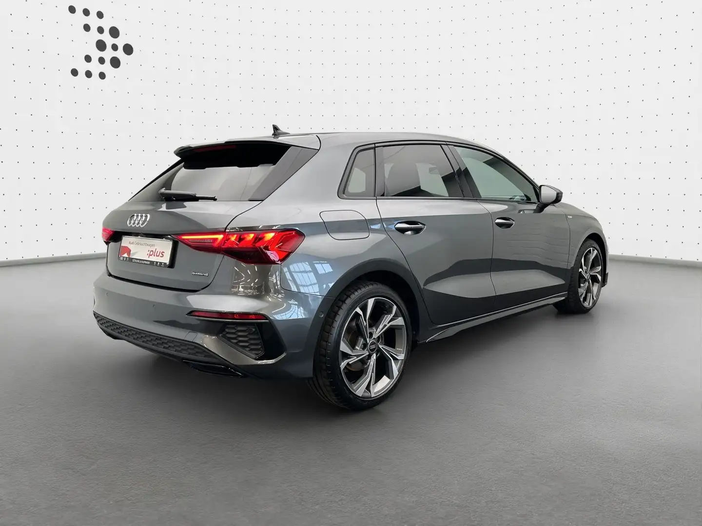 Audi A3 40 TFSI qu S line S tro*HUD*Matrix* Grijs - 2