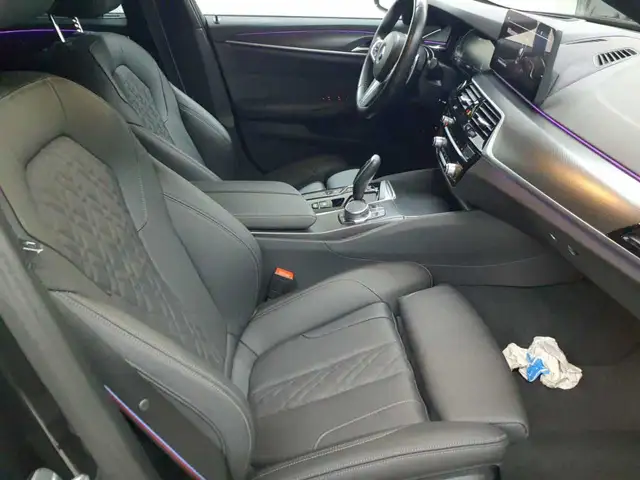 BMW 5 Series view 8